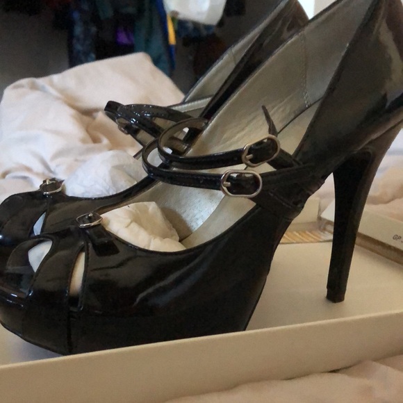 Bakers high heels 8.5 womens leather gloss finish brand new - Picture 3 of 5